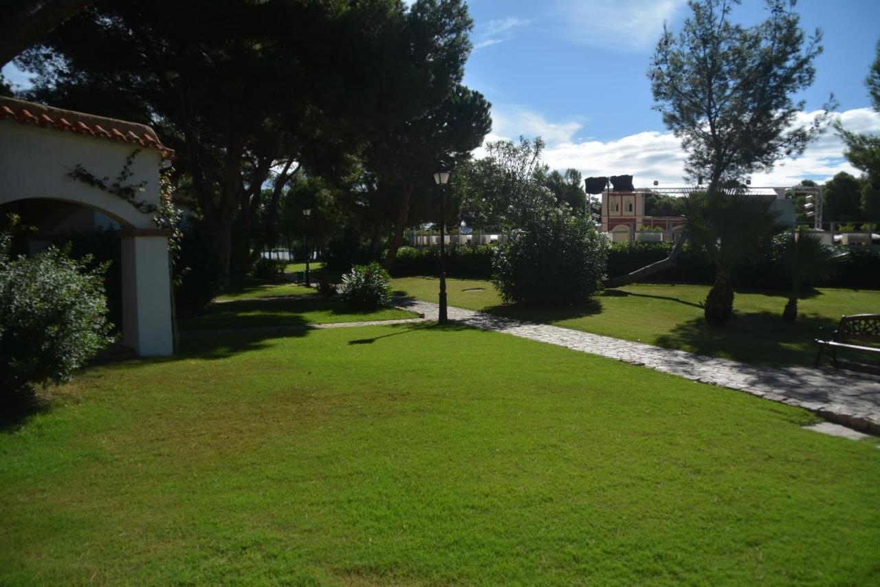 Hotel Porto Pino Club Esterno foto