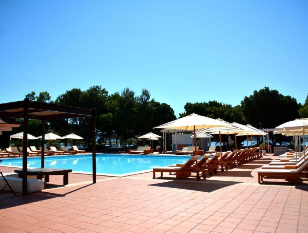 Hotel Porto Pino Club Esterno foto