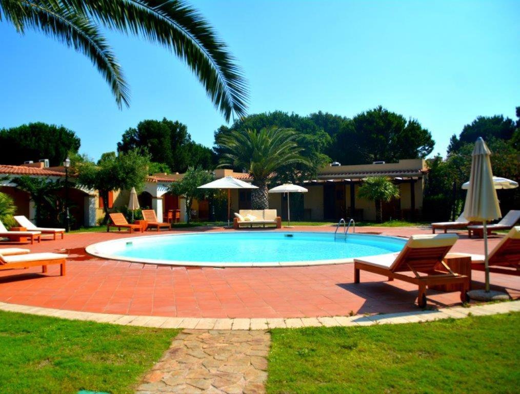 Hotel Porto Pino Club Esterno foto