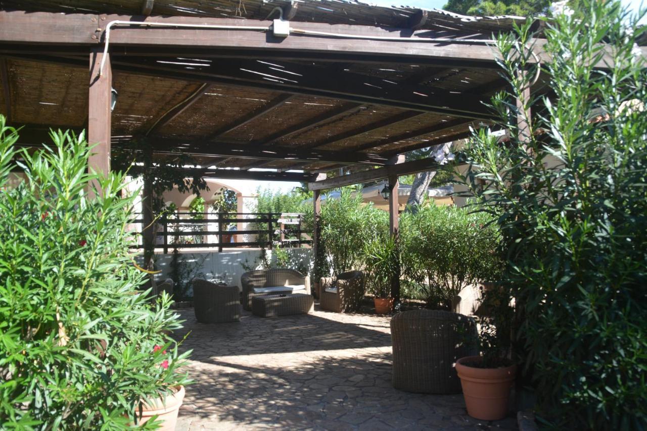 Hotel Porto Pino Club Esterno foto