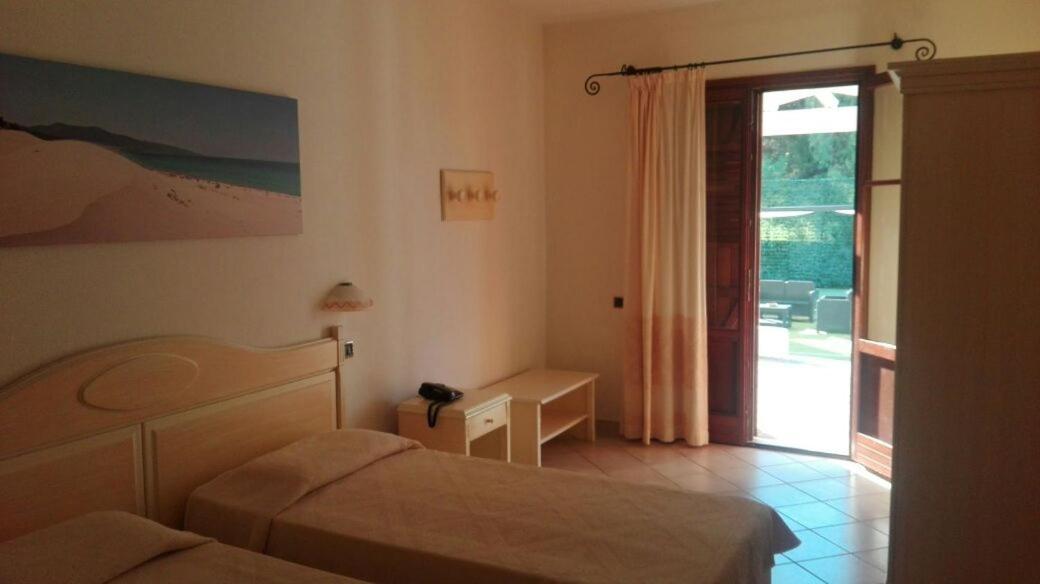 Hotel Porto Pino Club Esterno foto