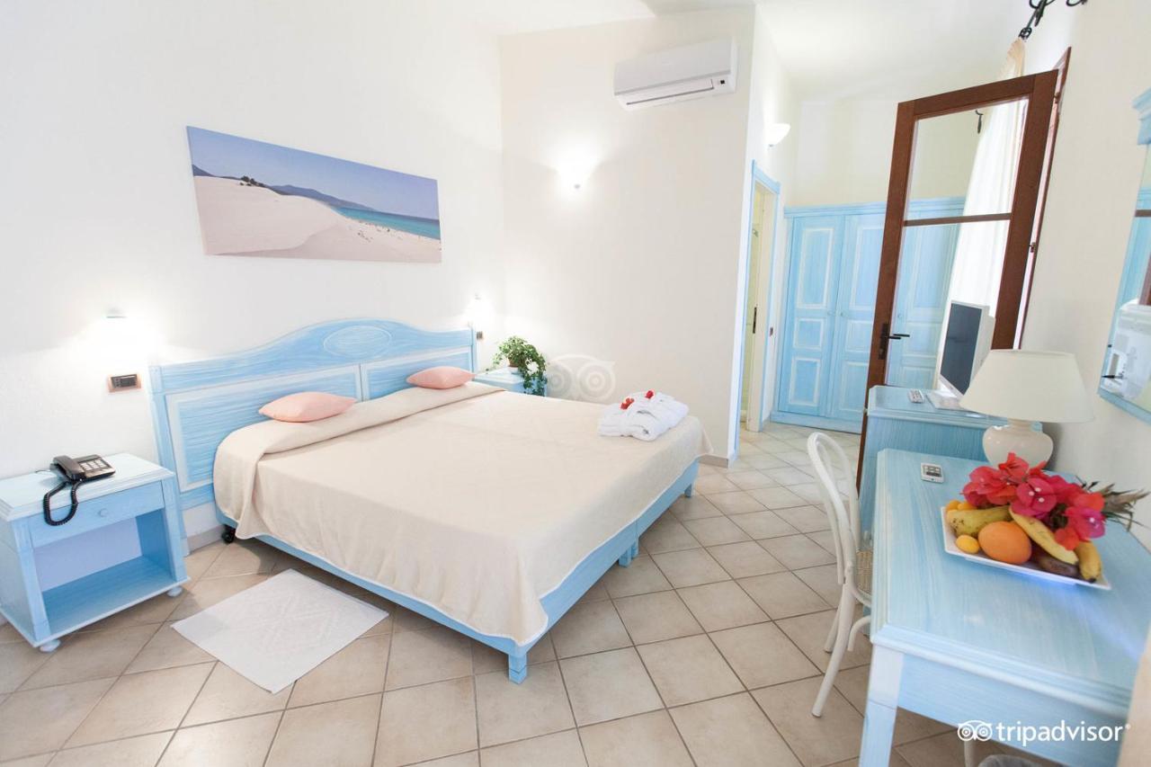 Hotel Porto Pino Club Esterno foto