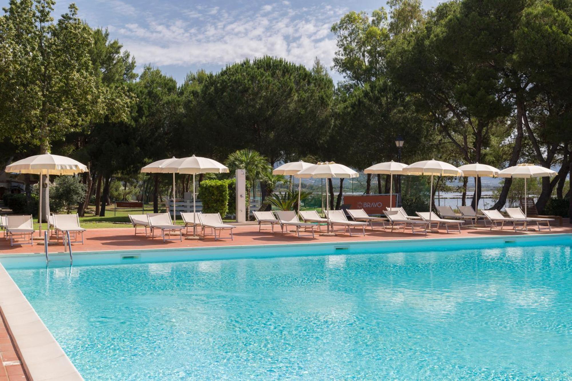 Hotel Porto Pino Club Esterno foto